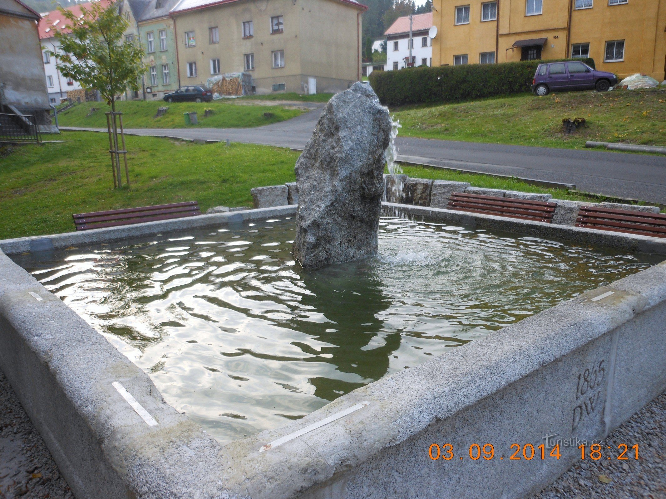 Fontana in pietra a Oloví