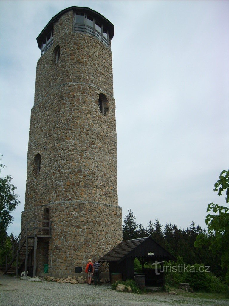 Torre de observação de pedra de Brdo