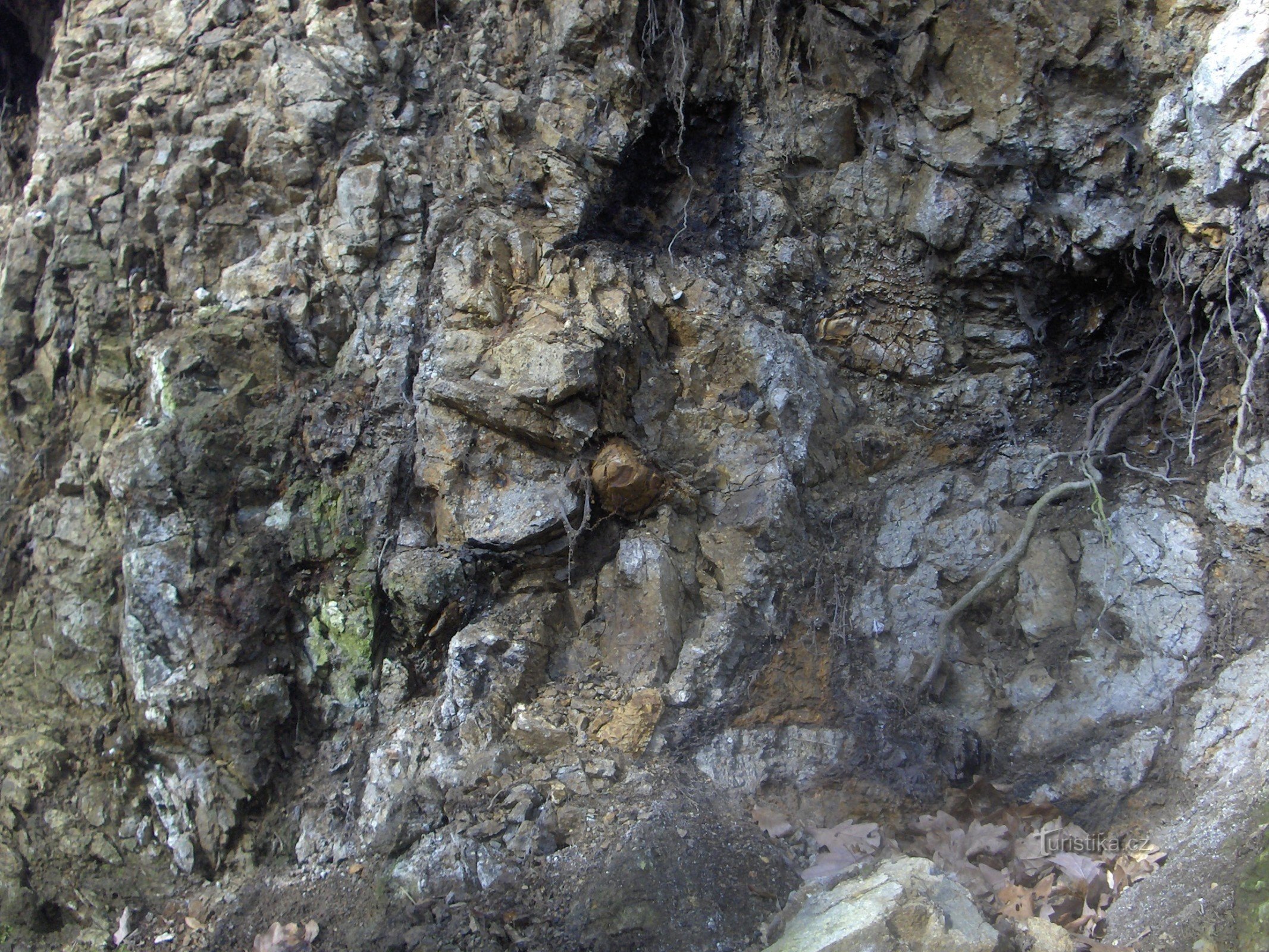 Steinsonne in der Nähe des Dorfes Staré.