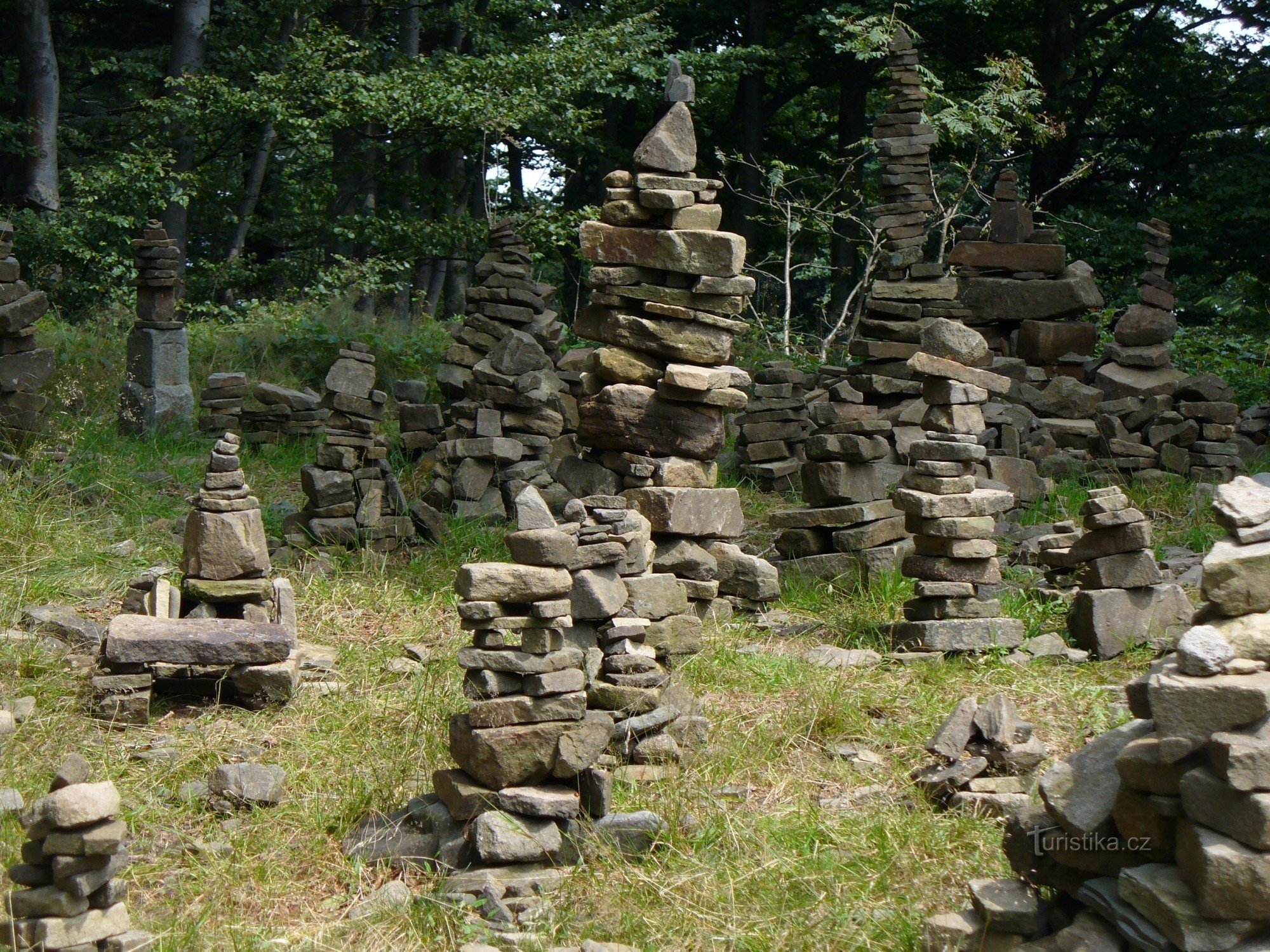 Каменные курганы в Танечнице