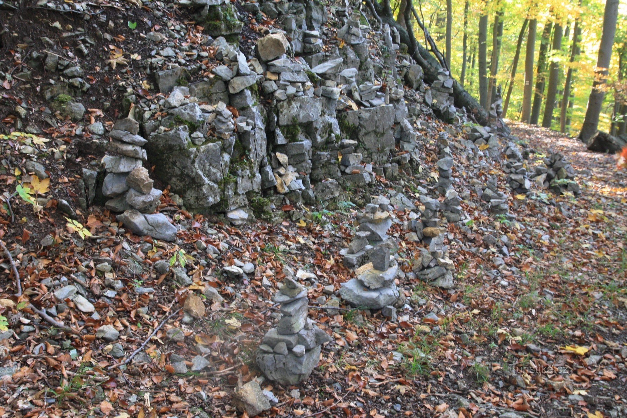 Hommes de pierre sur le chemin de Schatt