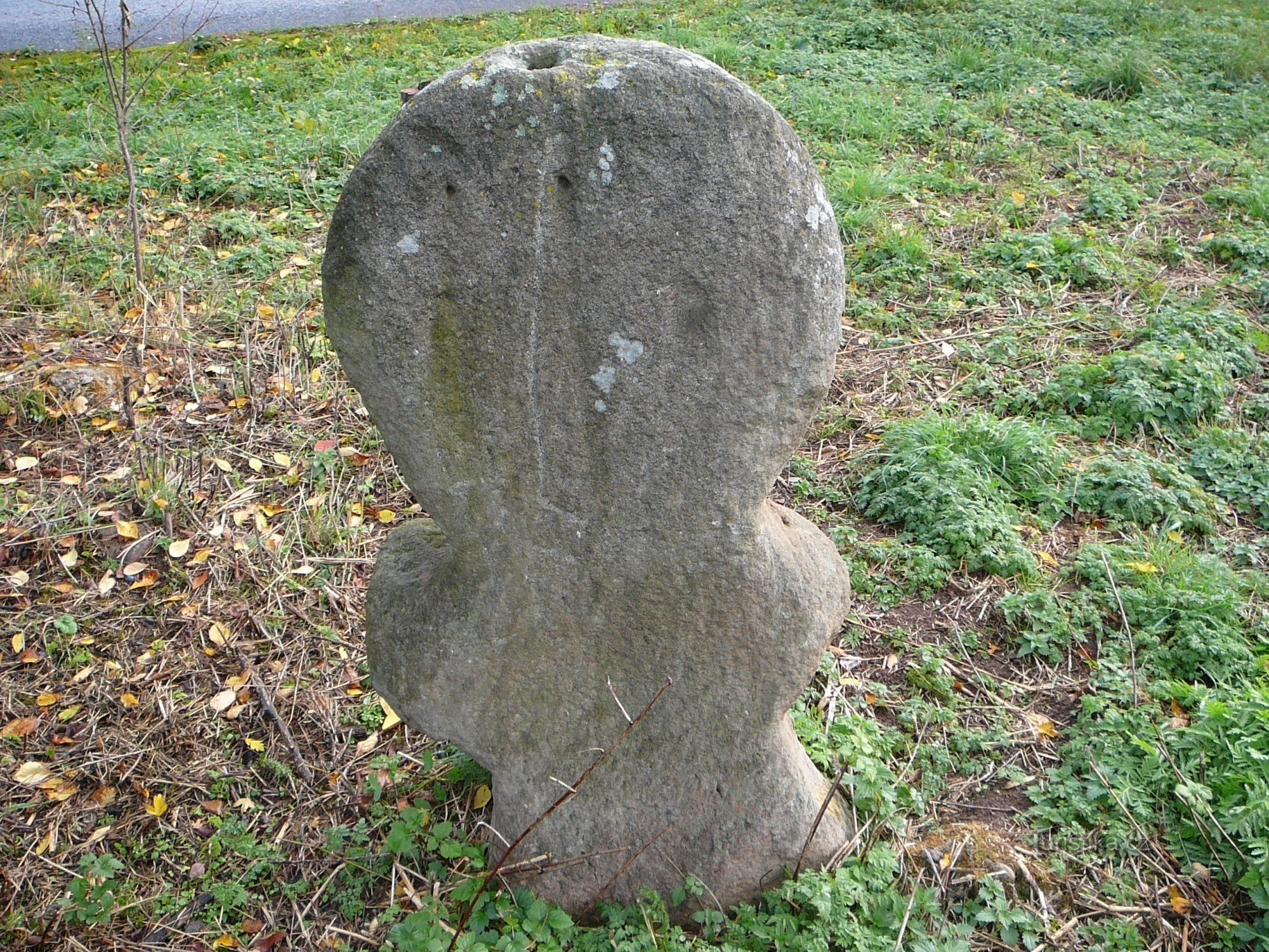 Croce di pietra a Ležky dal retro