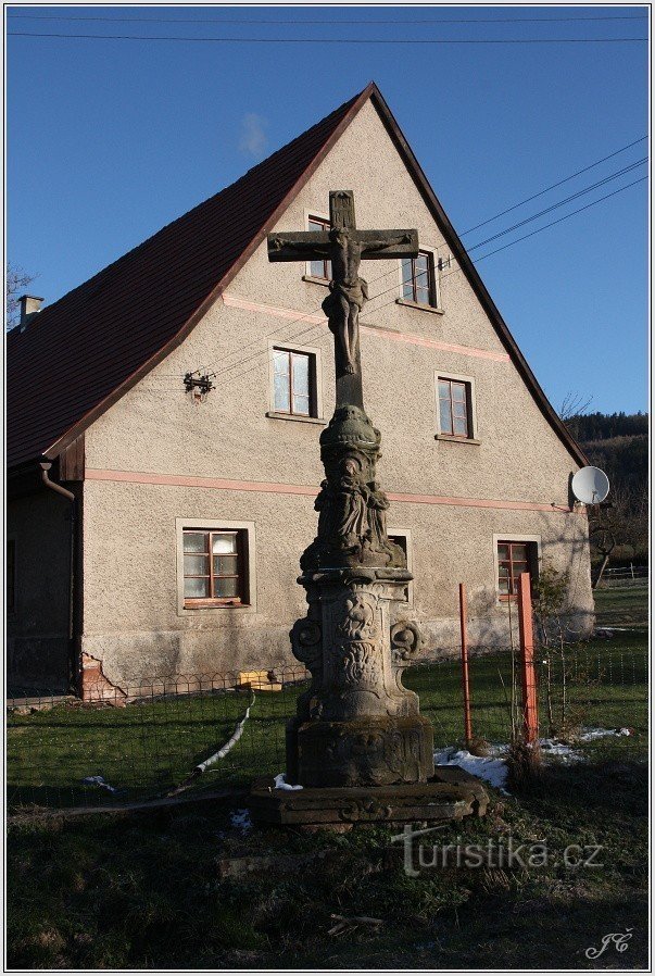 Cruz de piedra en Vižňov