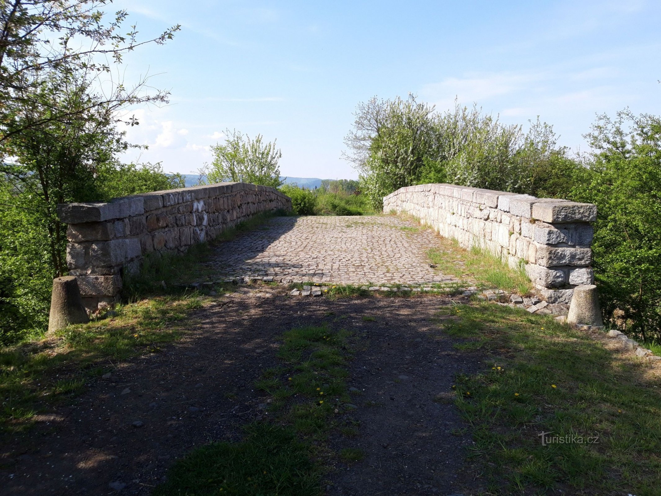 Pont de pierre sur la ligne de chemin de fer Karlovy Vary – Johanngeorgenstadt