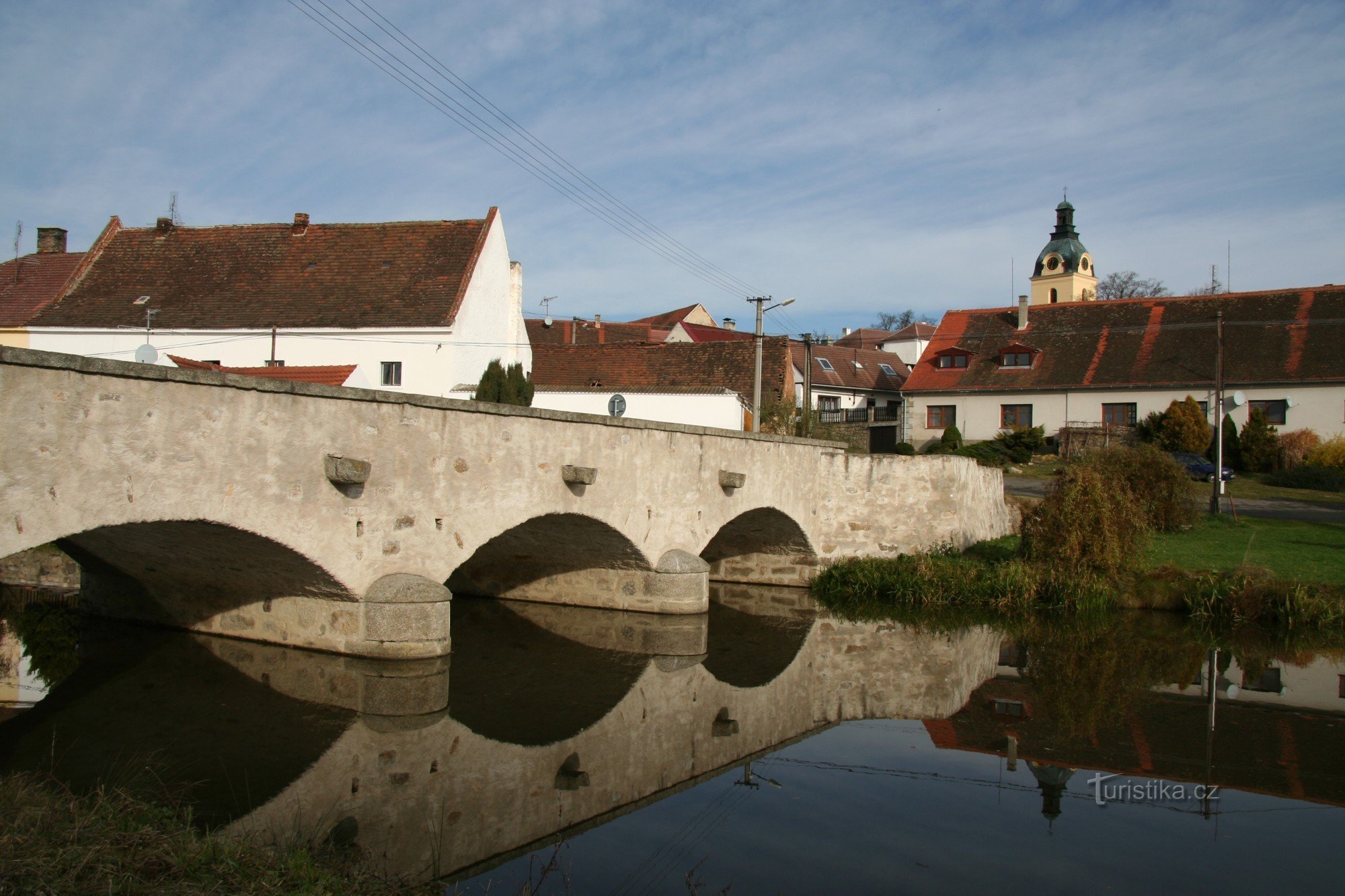 Puente de piedra en Putimy