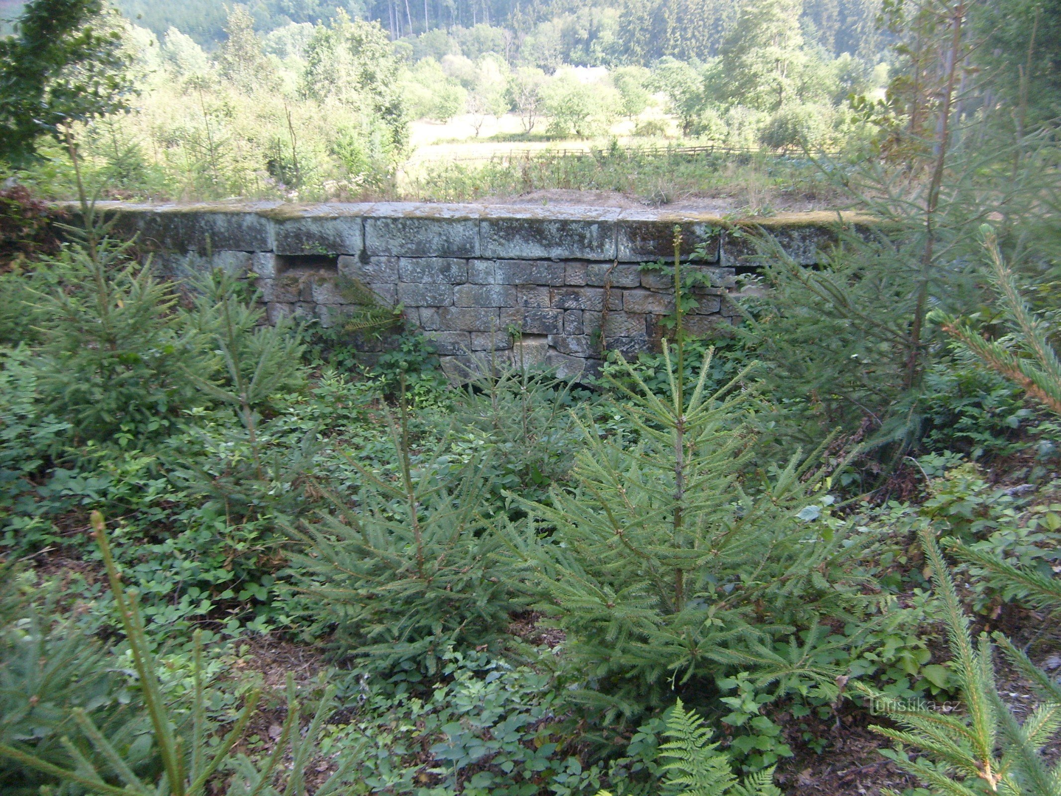 Stenen brug onder de steengroeve U Svatého Josef bij Hořice