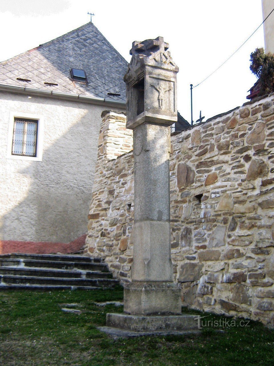 Steinsäule mit figürlicher Skulptur von 1521