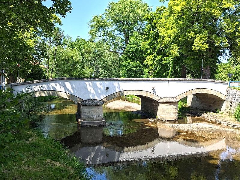 kamenný tříobloukový most