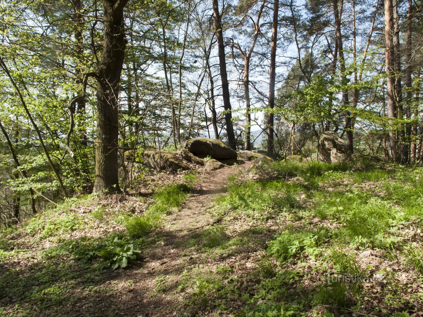 Kövek Hradisk alatt