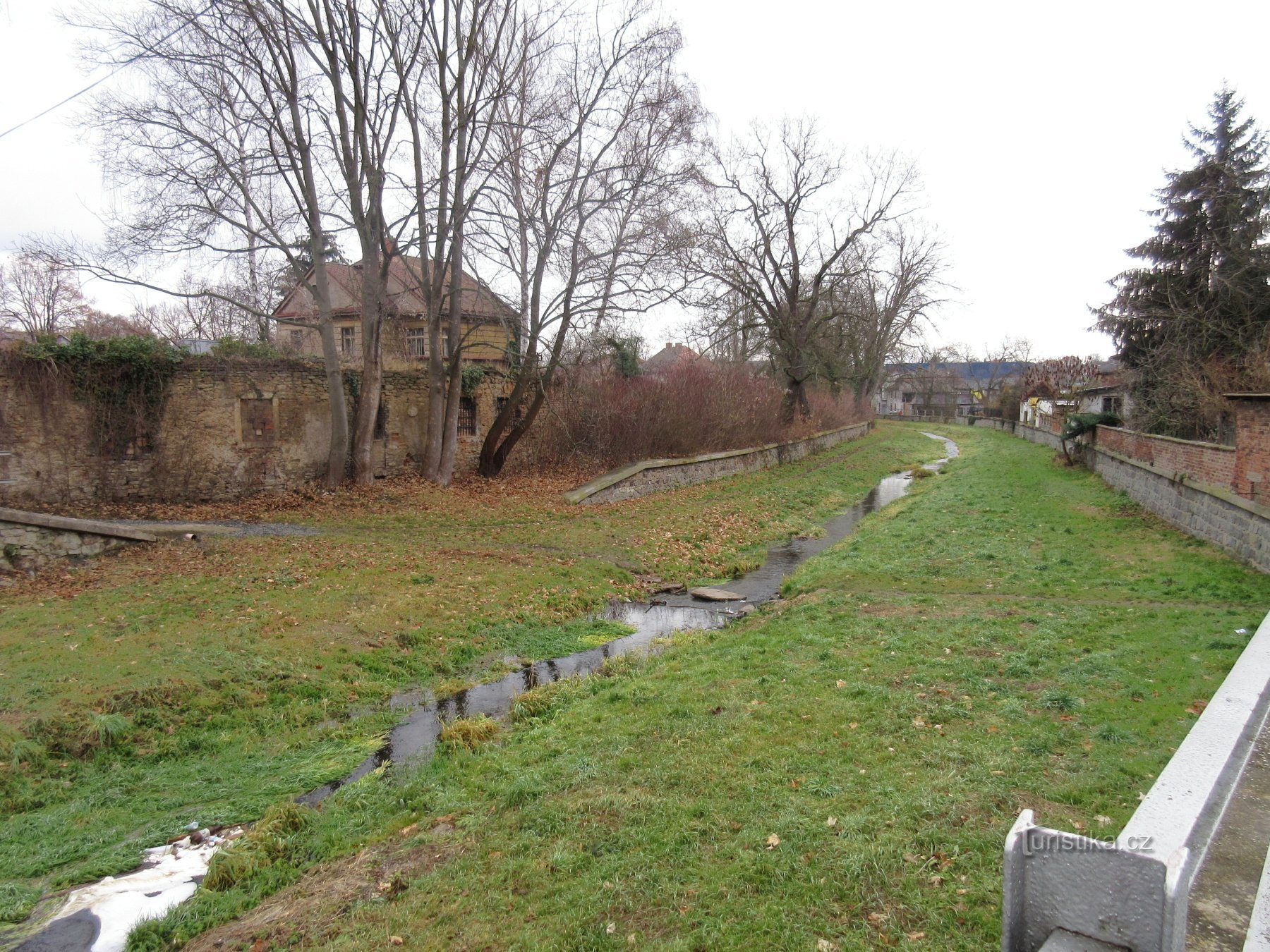 Piedras al otro lado del río