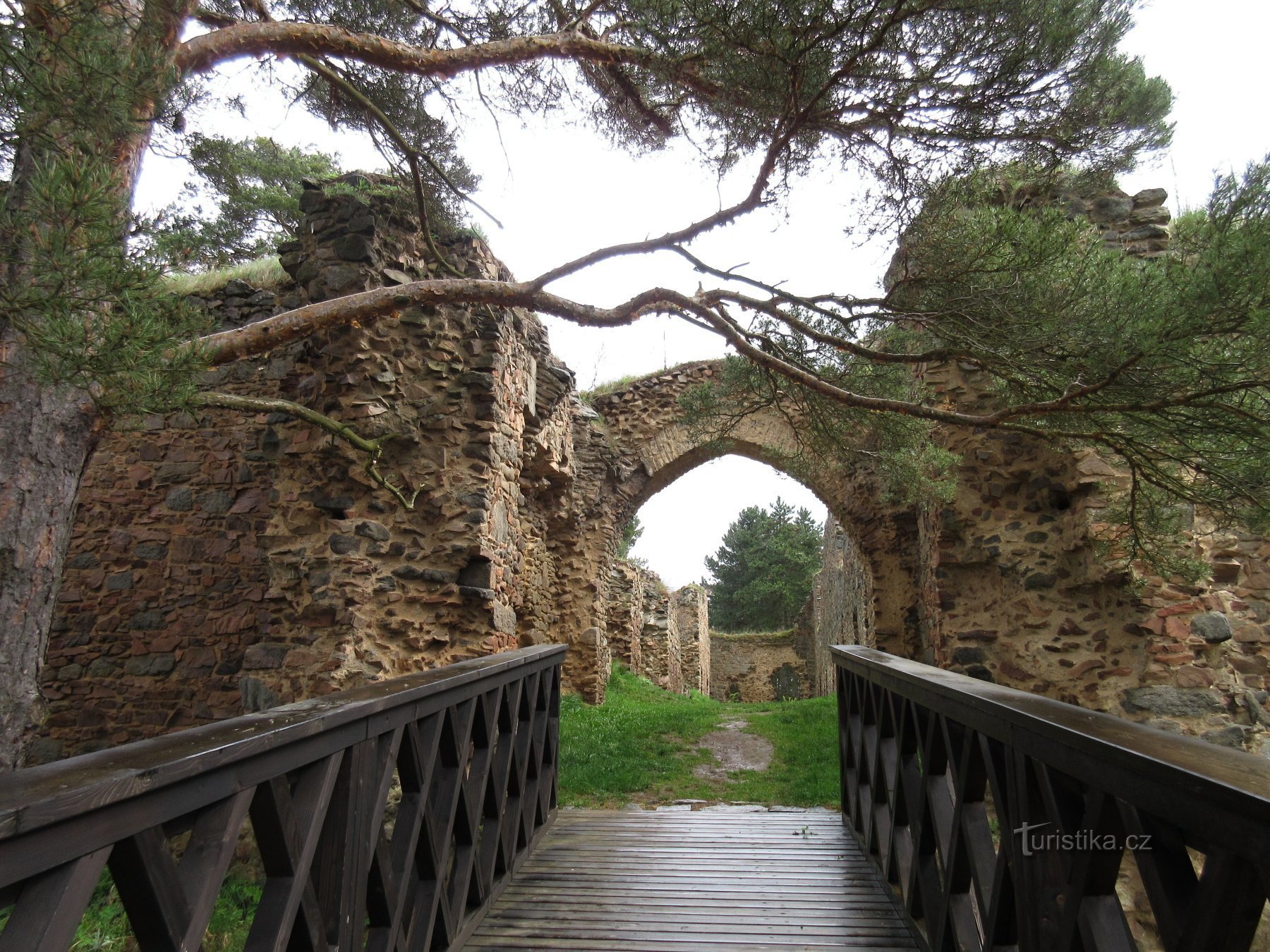 Kamýk nad Vltavou – Castello di Vrškamýk con torre di avvistamento