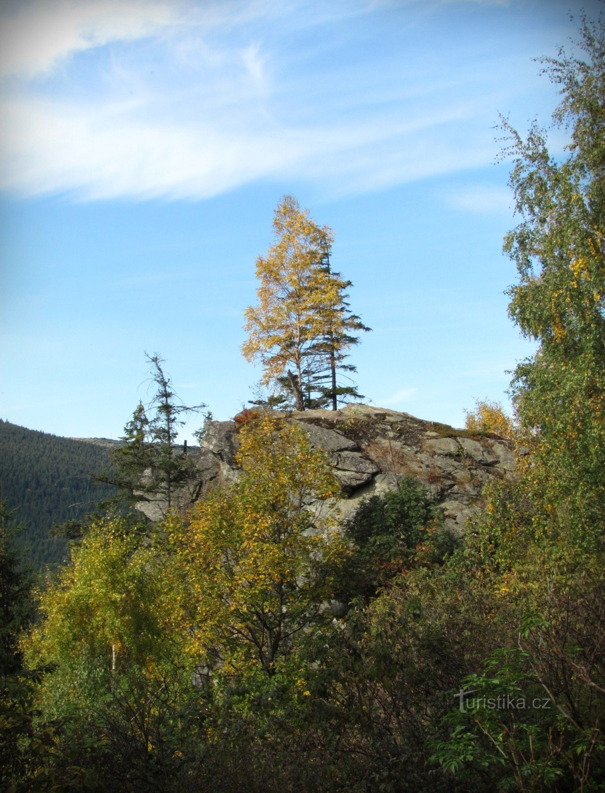 Kamzičí-klippan ovanför dalen Bílé potok - Jeseníkybergen