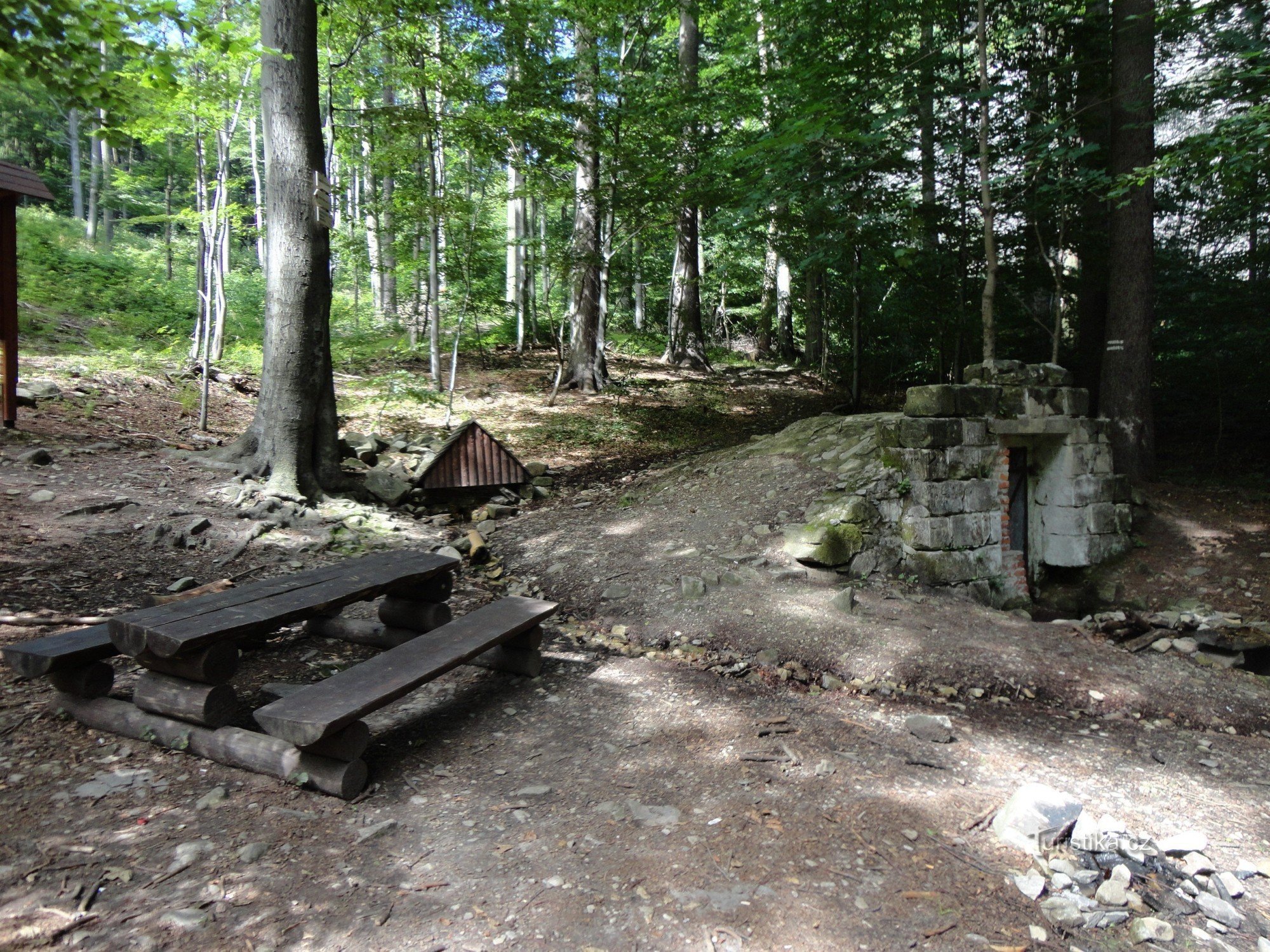 Kamzičí studánka pod Klíčem