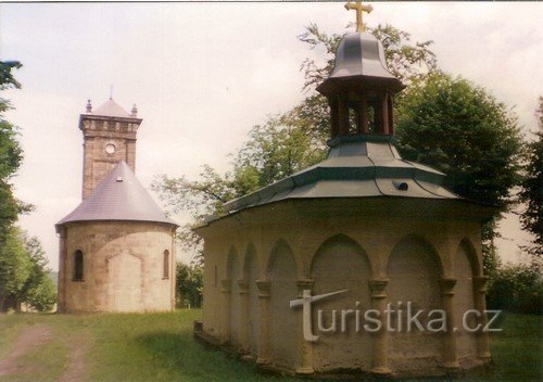 Kaple a Boží hrob na vrcholu Křížové hory