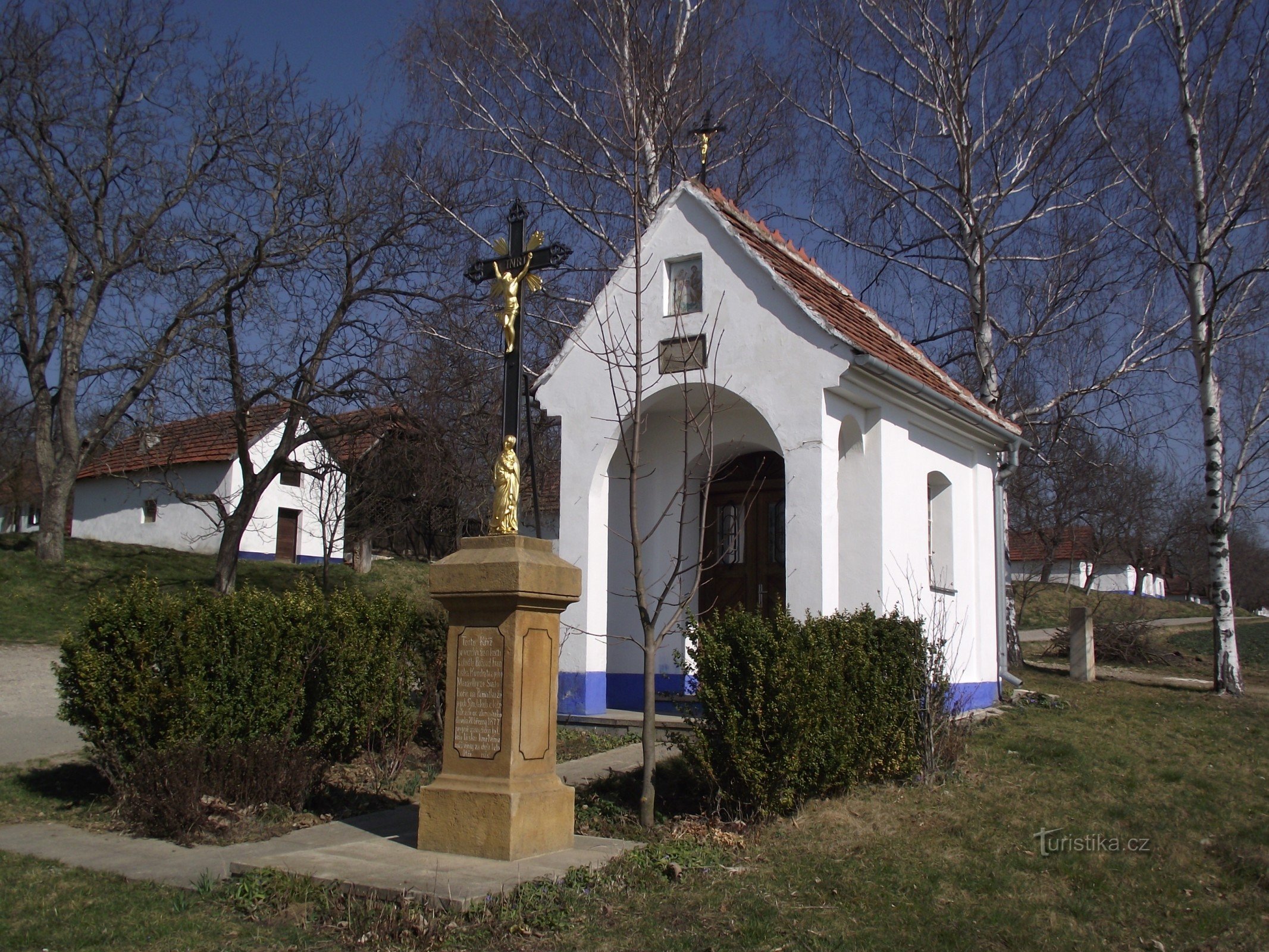 capilla y cobertizos