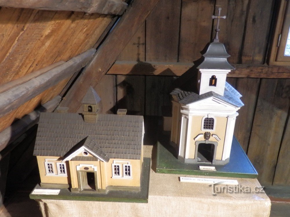 Kappeli ja kirkko Pyhän. Johannes Nepomuck autiomaassa