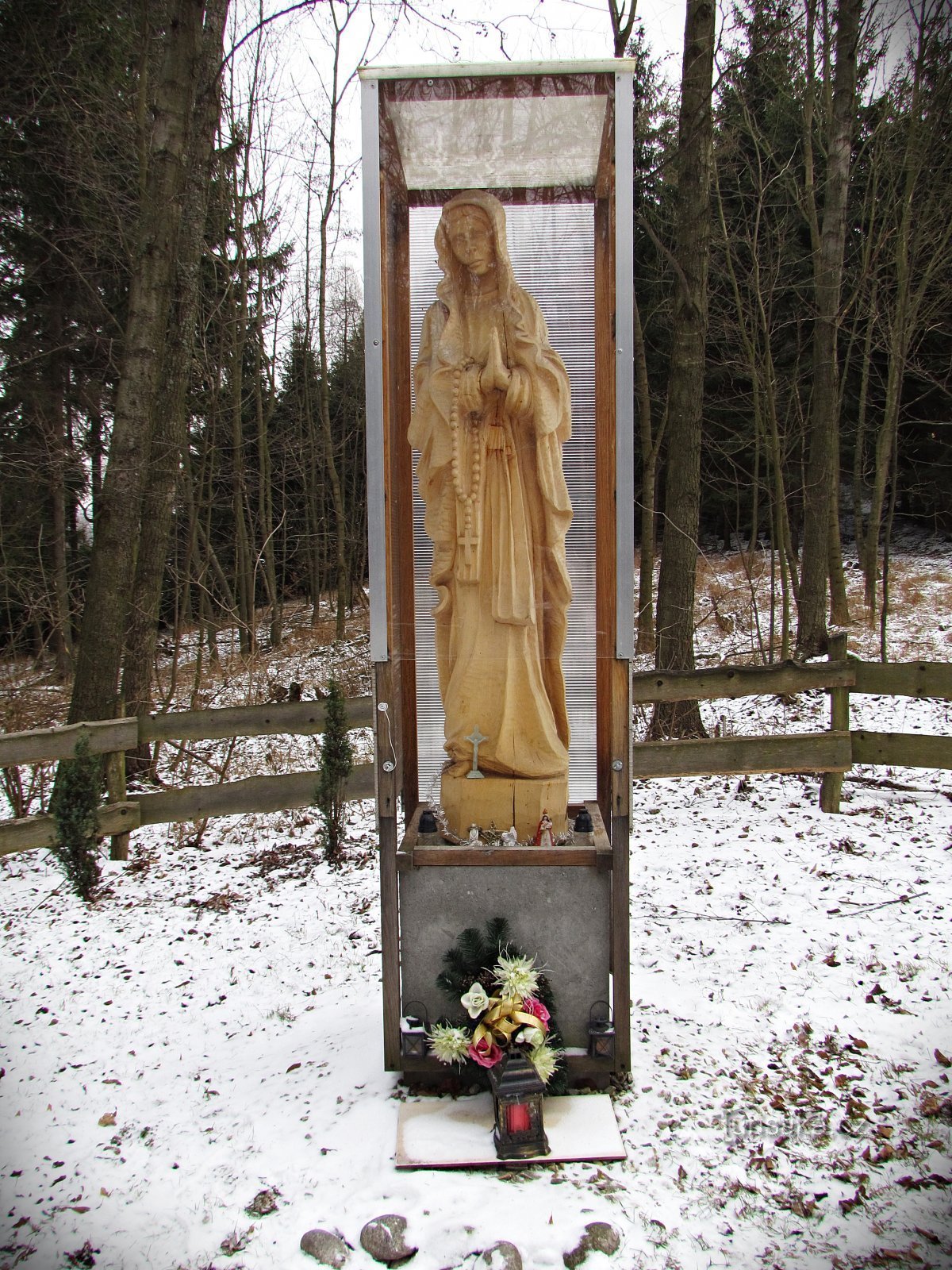 Na Papradné Kapelle und Brunnen