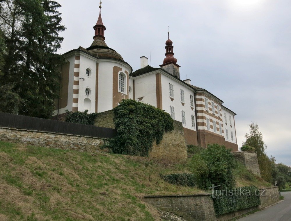 capilla y castillo