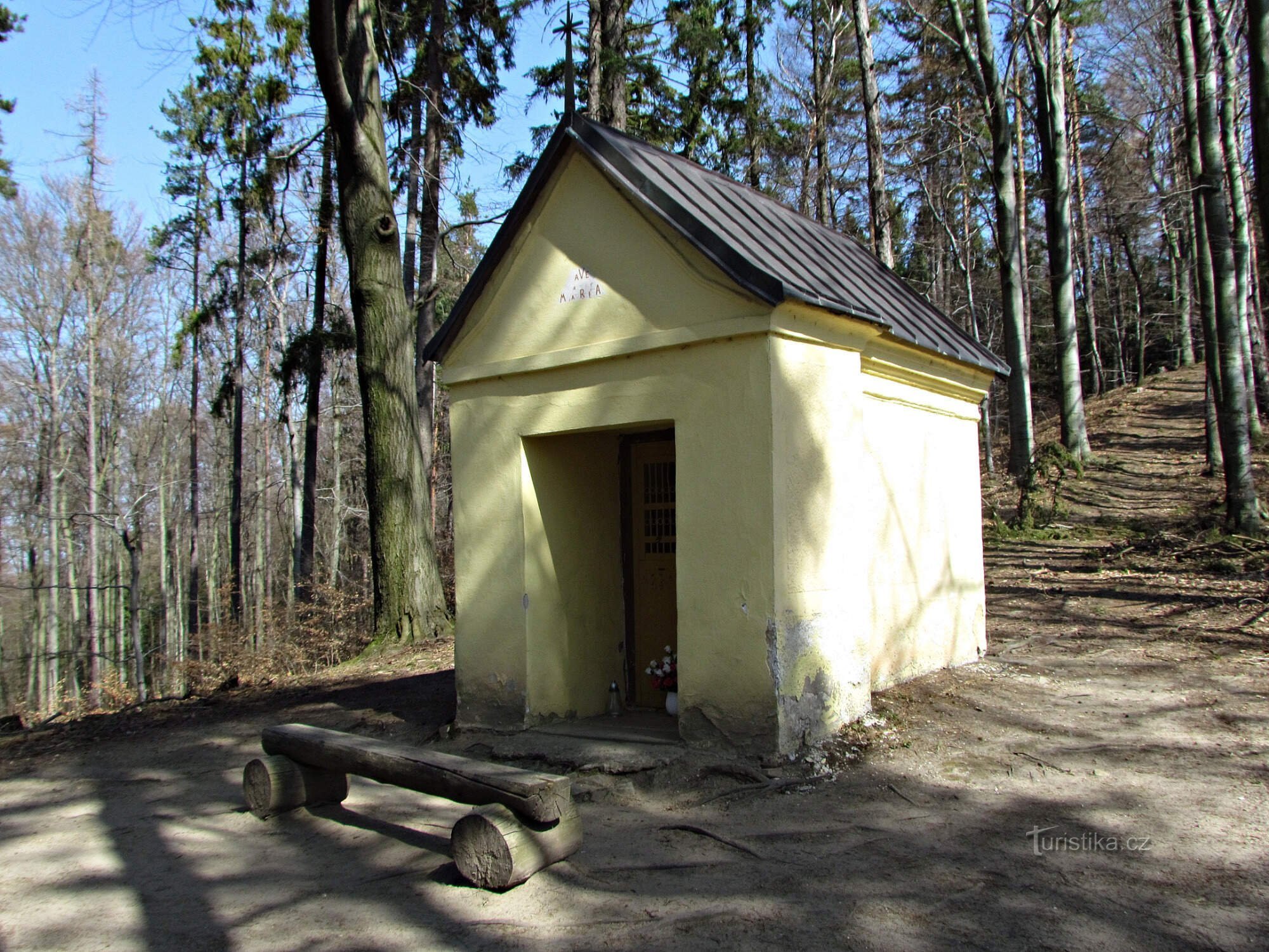 Kapelle am oberen Ende der Straße