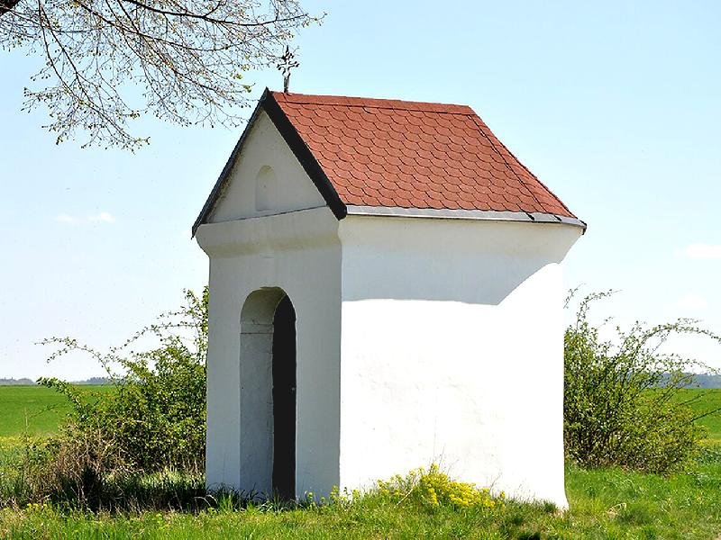 kaple na kraji vsi