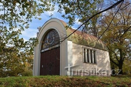 Kapel op de heuvel van Žerotín