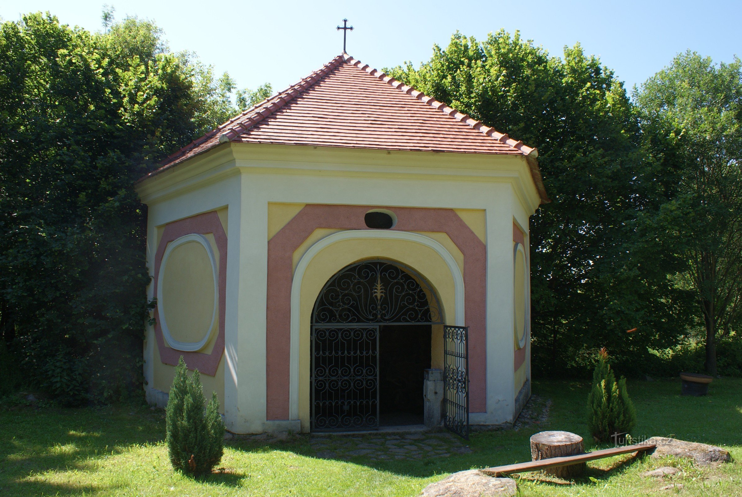 capela acima do poço