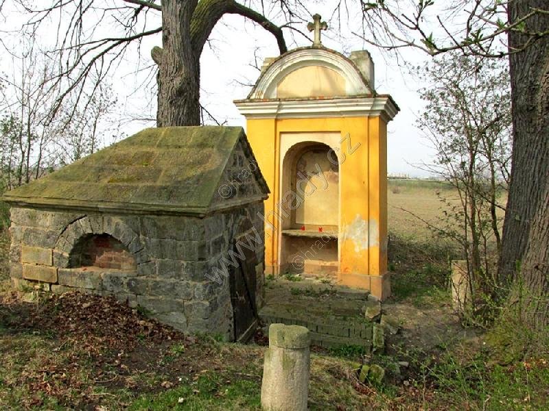 kaple Nejsvětější Trojice a studánka Svěcenka