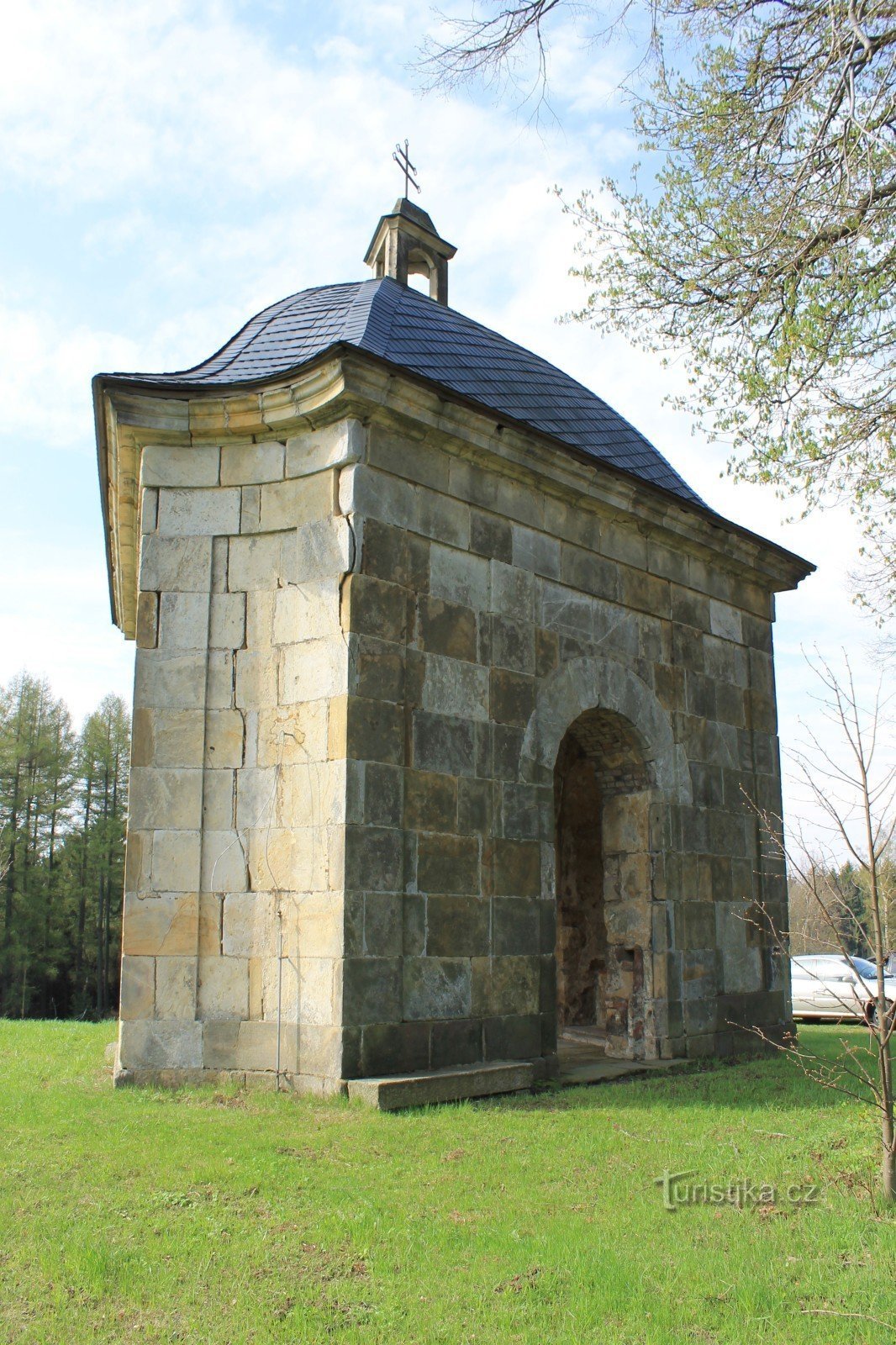 Kapelle der Heiligen Dreifaltigkeit bei Mikulášovice 4.5.2013. Mai XNUMX