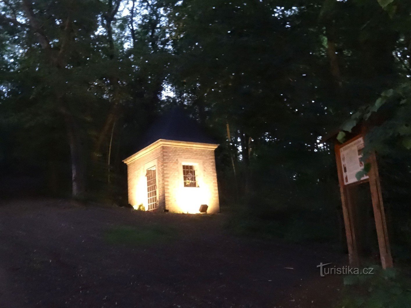 Chapel of Our Lady of Sorrows og det mirakuløse godt over Beroun