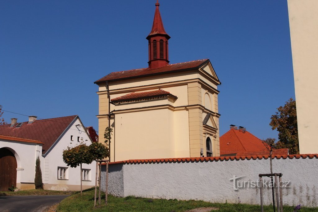 Szűzanya kápolna déli oldalon