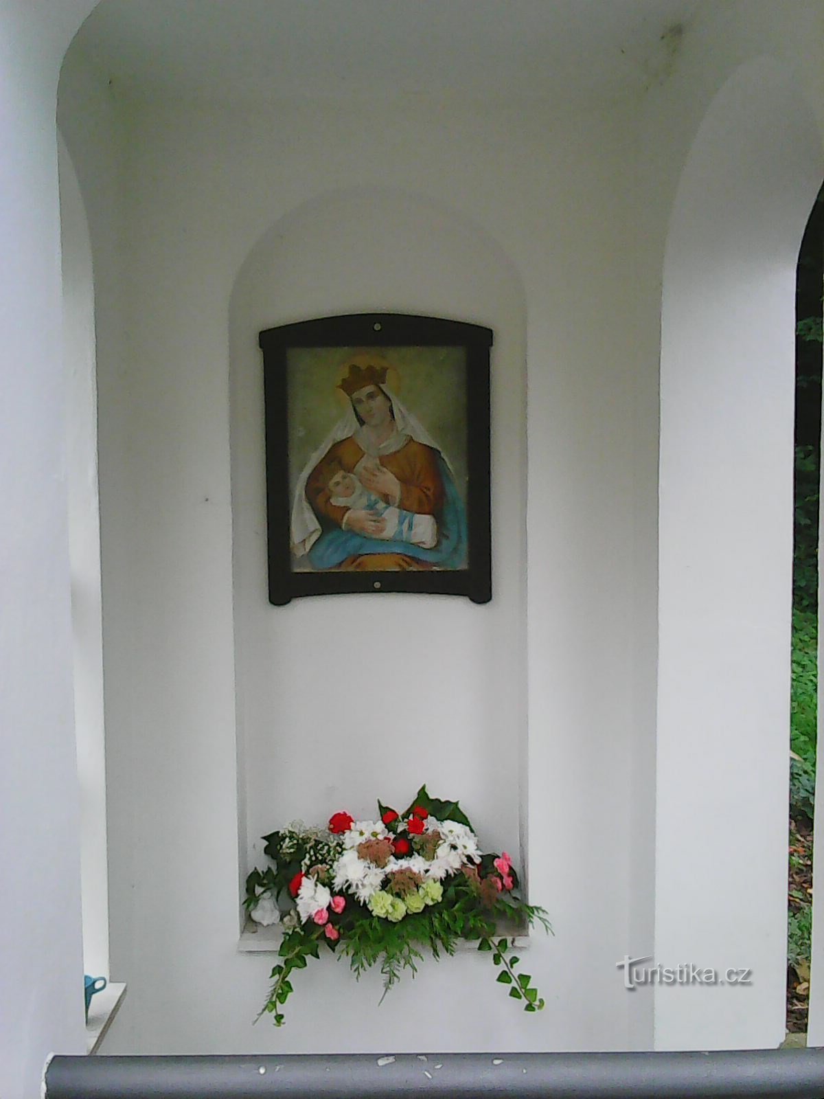 Capela de Nossa Senhora da Enfermagem com água local