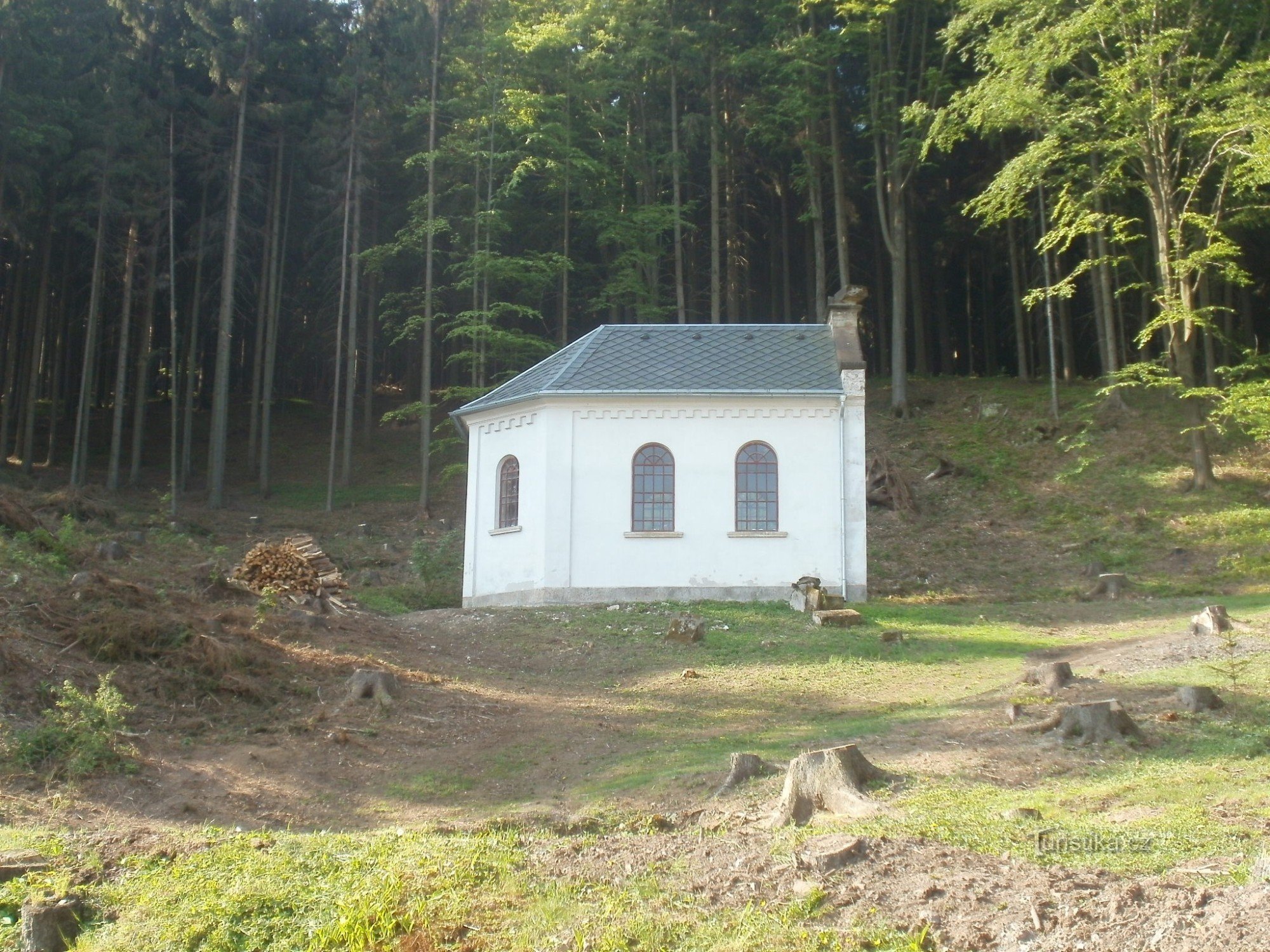 Kapel van de Maagd Maria in de buurt van Lázní pod Zvičinou