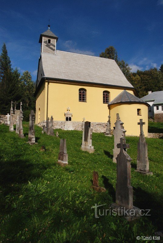 Kápolna temetővel