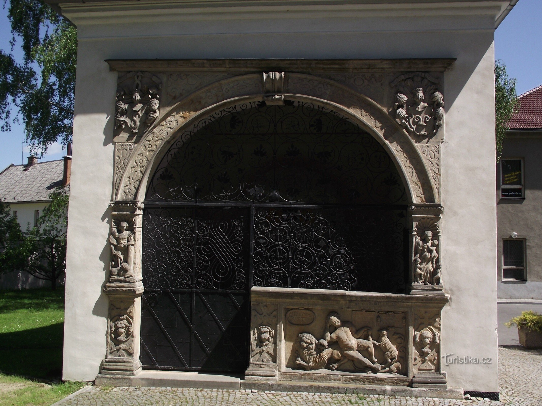 chapelle avec la tombe de Bukůvk