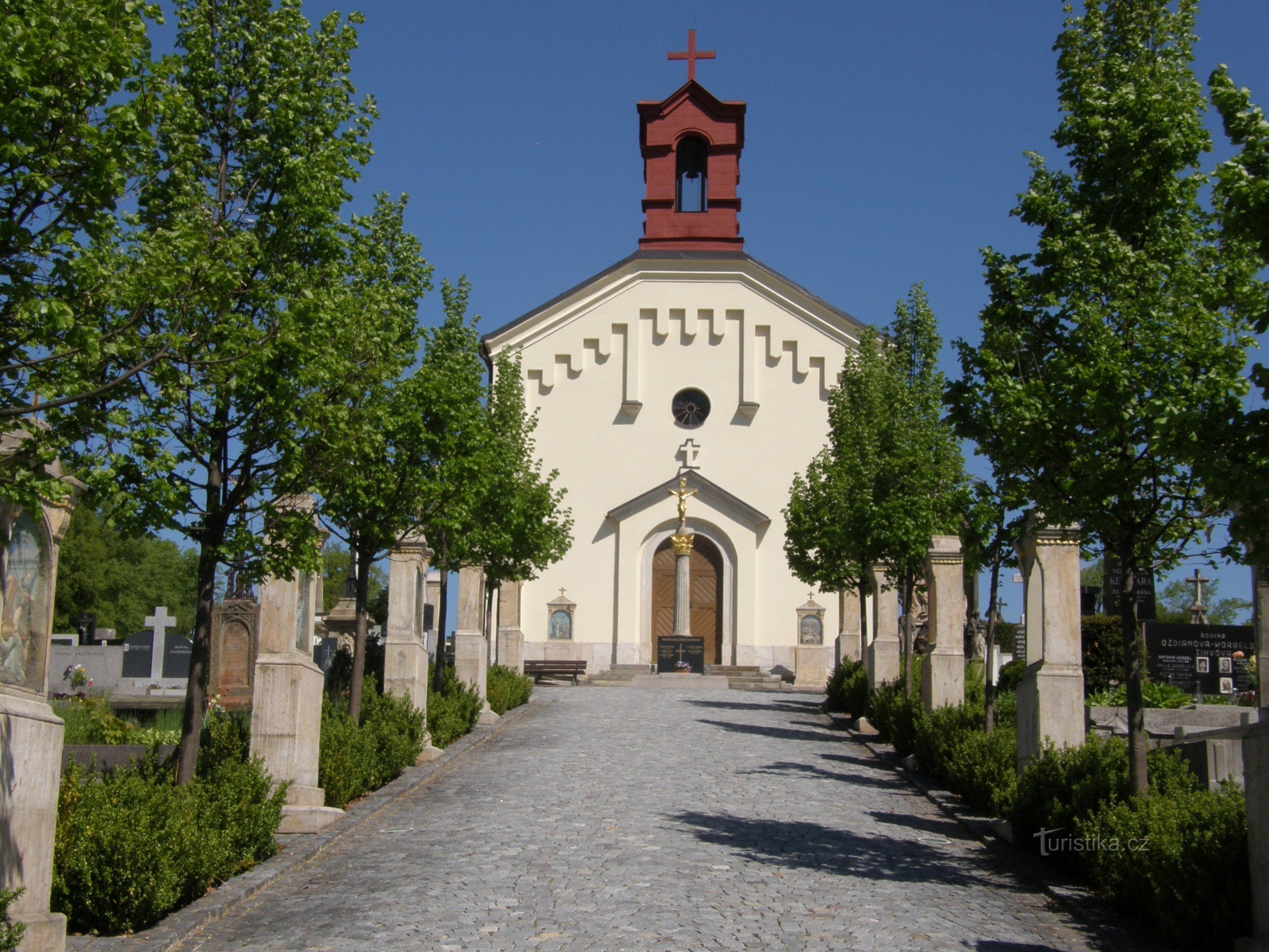 Kaple sv. Cyrila a Metoděje na hřbitově v Č.Kostelci