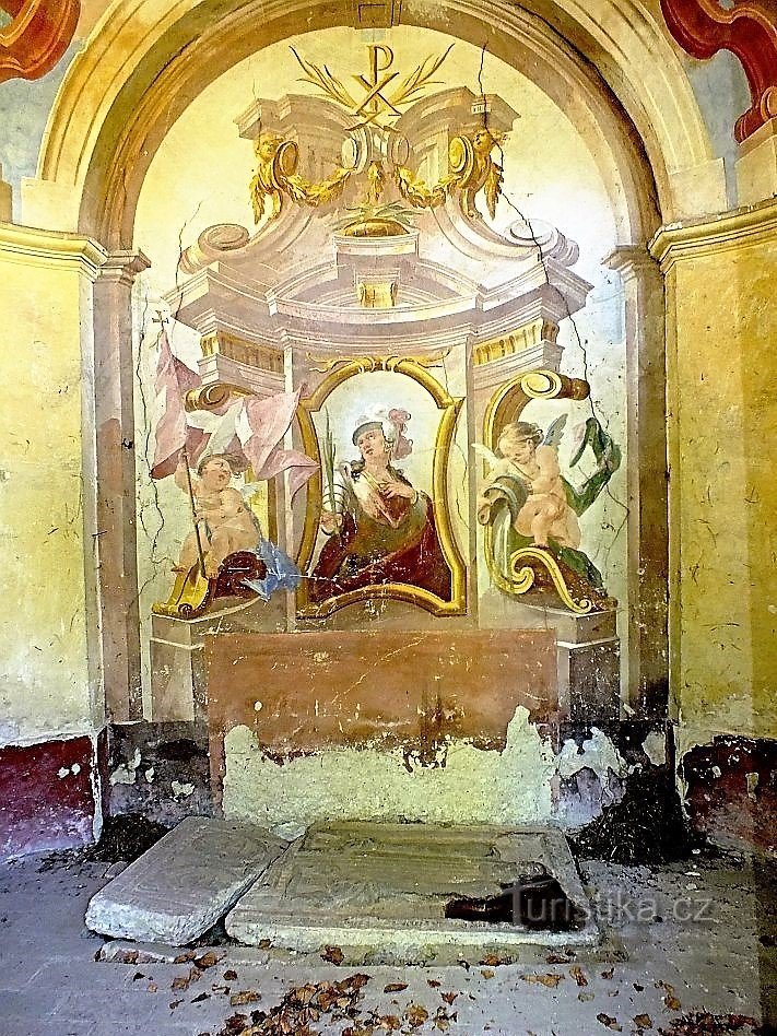 Kapela sv. Florijana na pokopališču v Černovičkem, notranjost