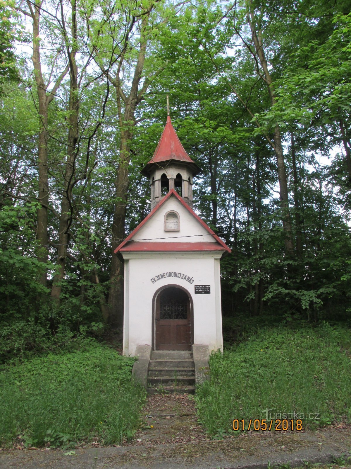 Chapel of St. Jana and the commemorative plaque in Lazy