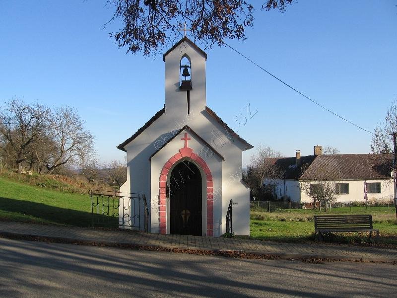 kaple sv. Jana Nepomuckého se zvoničkou