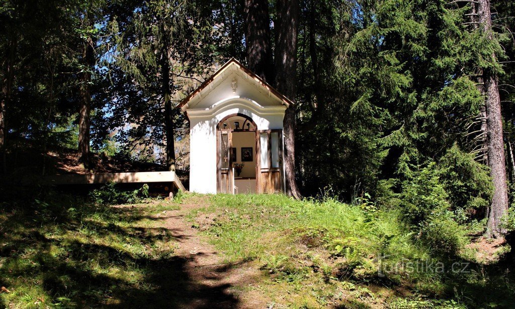 Kappeli St. Venceslas ja St. Ludmila lähellä Velharticia