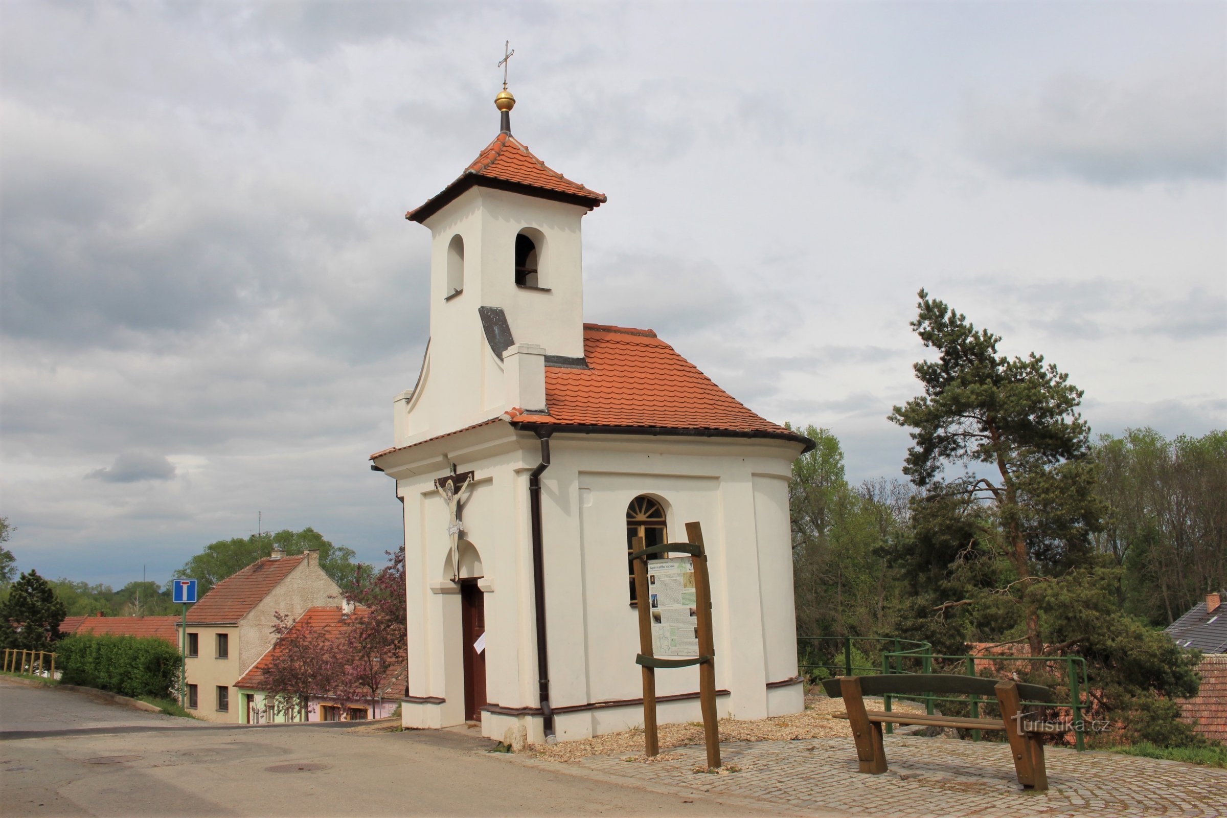 Kaple sv. Václava po rekonstrukci a úpravě okolního prostoru