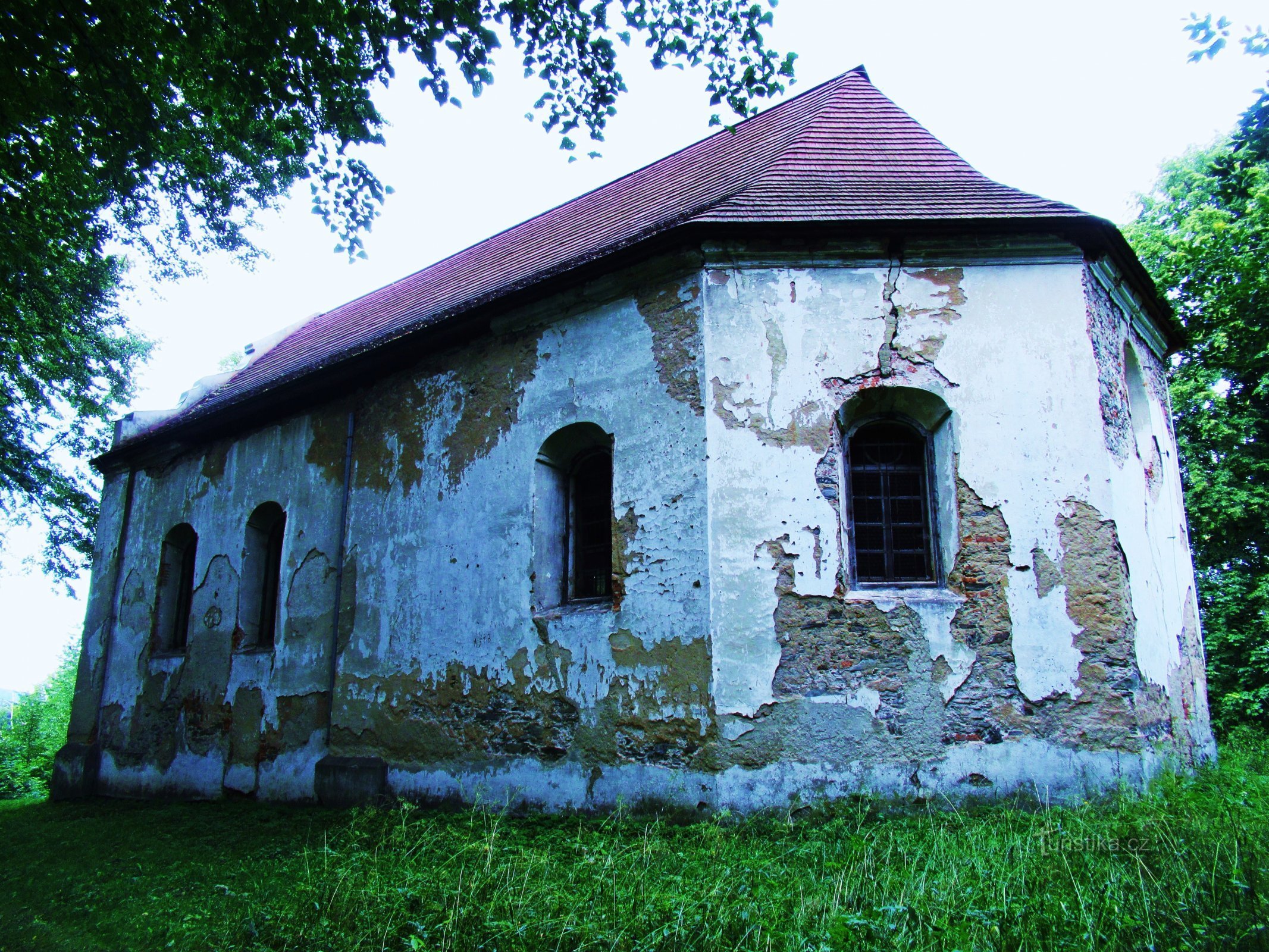 Kapel van St. Roch en uitzicht over Zlaté Hory