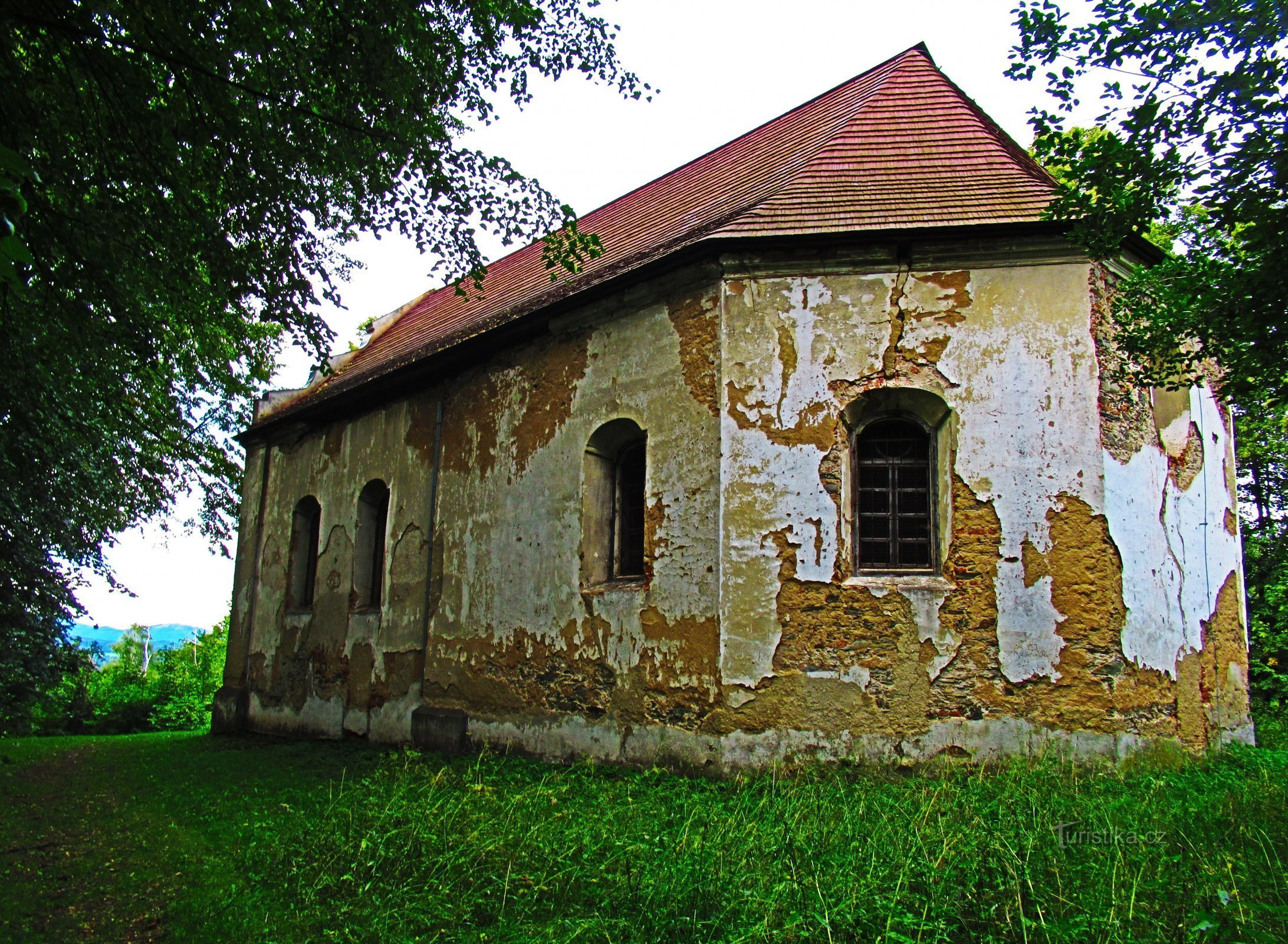 Kapel van St. Roch en uitzicht over Zlaté Hory