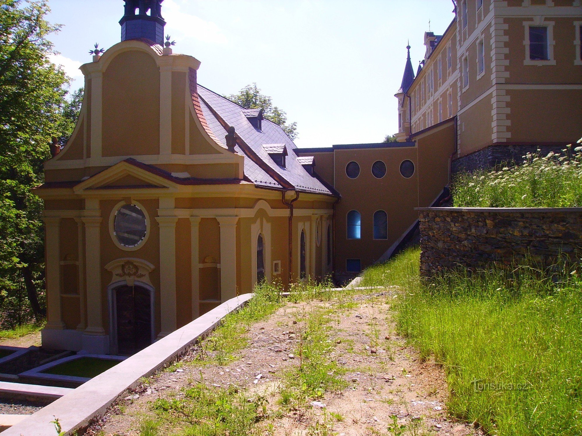 kapel bij het kasteel