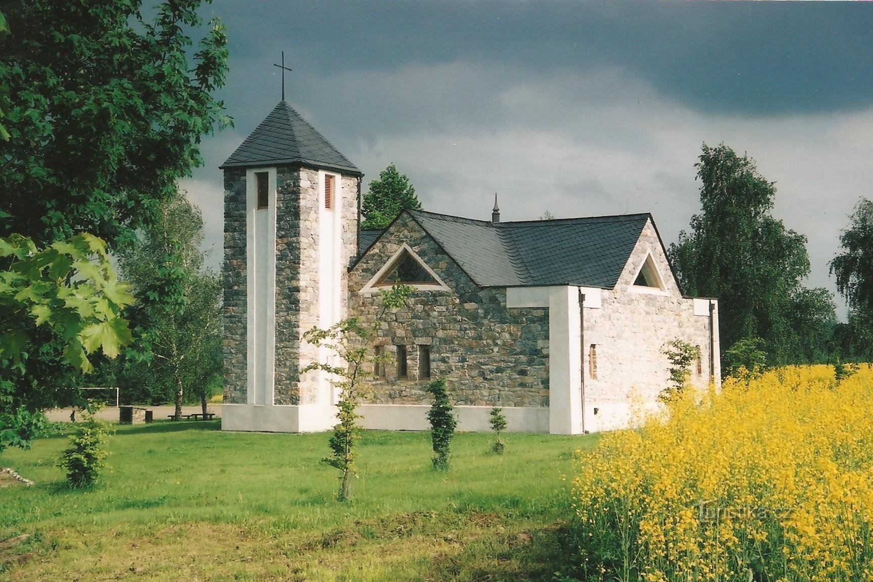 Kapelle - im späten Frühjahr