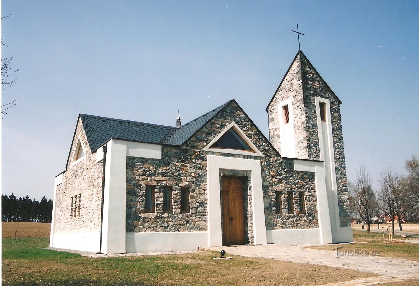 Kapelle - im zeitigen Frühjahr