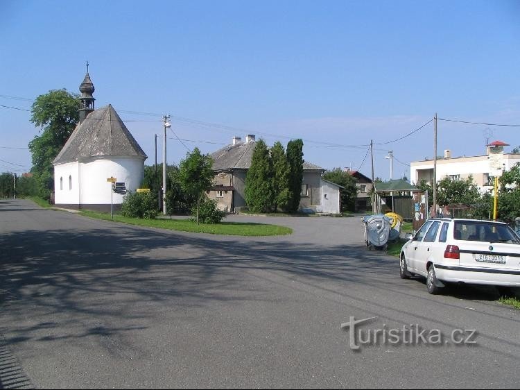 Kapelle in der Mitte des Dorfes