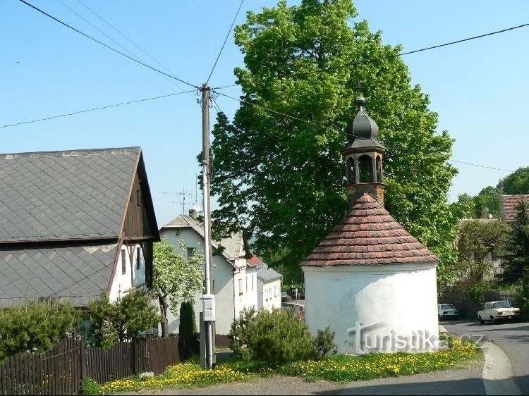 Kapel uit 1806 onder de herdenkingslinde