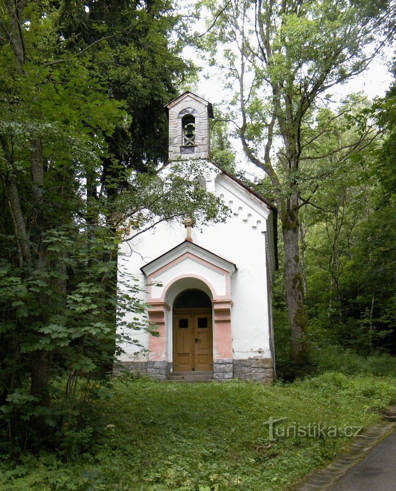 Hojsová Stráží 下的小教堂