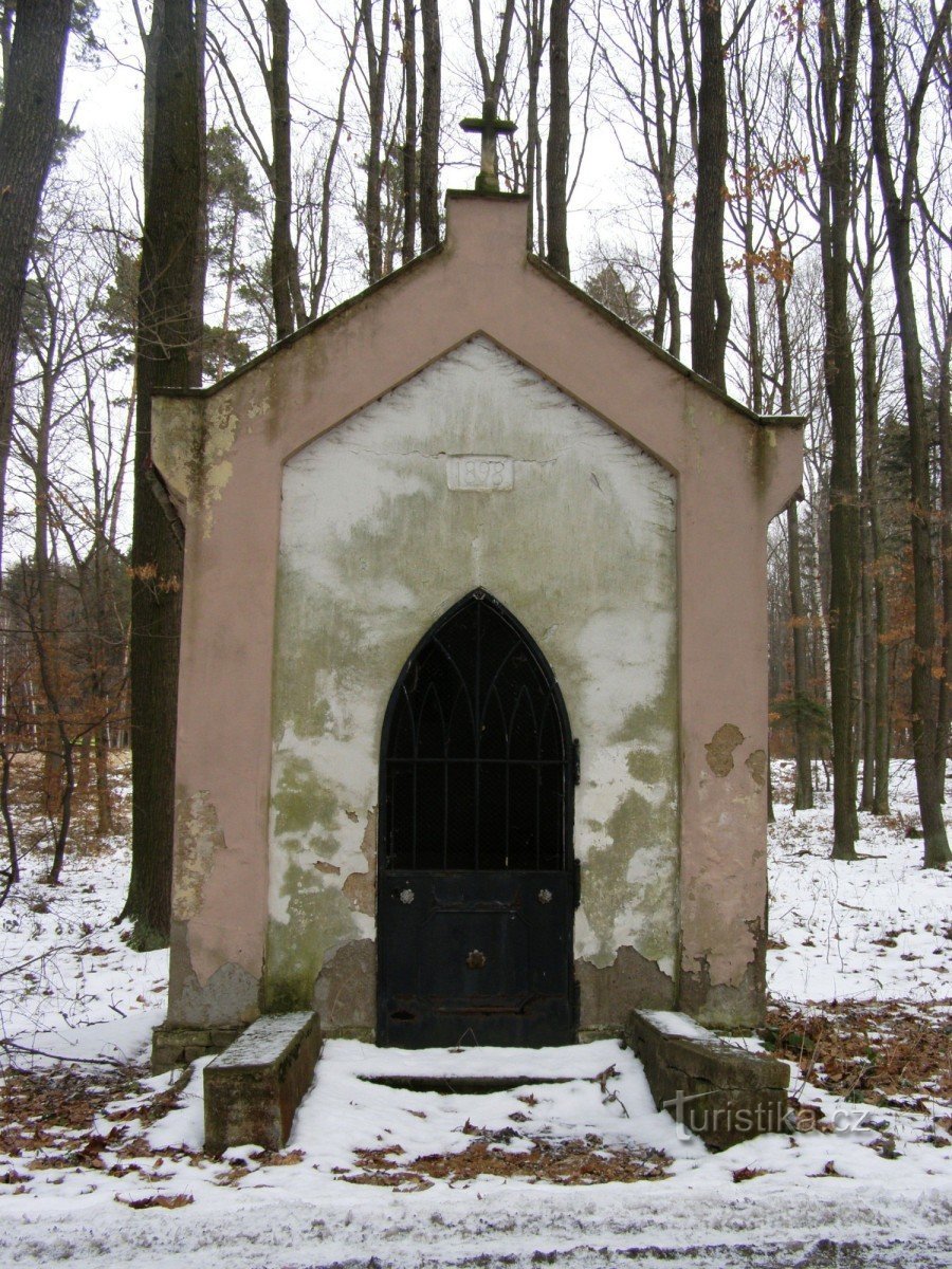 Hrádek u Nechanice 下的小教堂