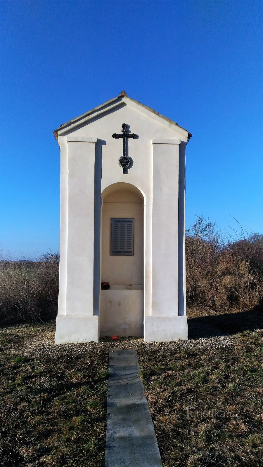 Capilla bajo Mila